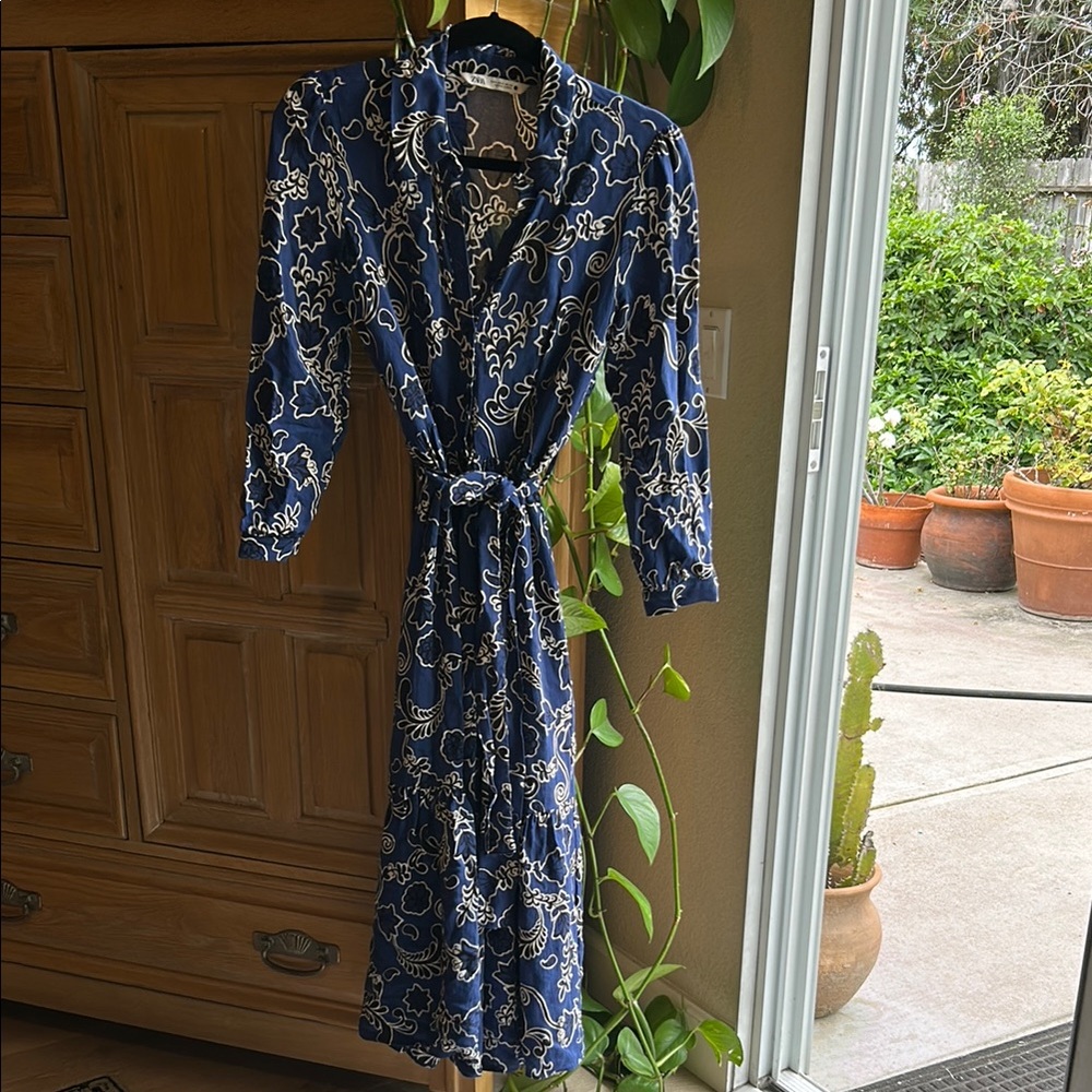 Zara Blue and cream Floral button down dress